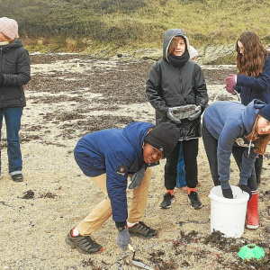 les-eleves-recoltent-a-la-truelle-des-micros-plastique-et_7115905